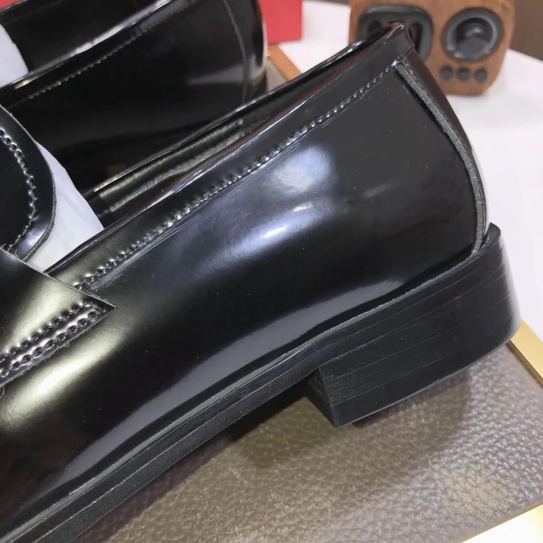 Men's shoes💰480💰[Ferragamo/Ferragamo] The latest model in the counter. Original imported high-quality cowhide with open sides + imported sheepskin lining + original luxury metal buckle + original combination outsole. Comparison without pressure. 38--45 (45 is custom-made and cannot be returned or exchanged)